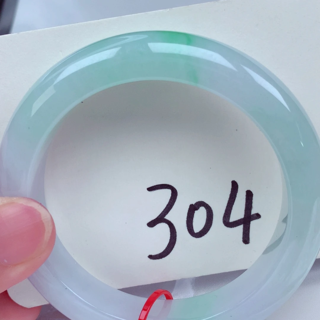 翡翠手镯未镶嵌翡翠