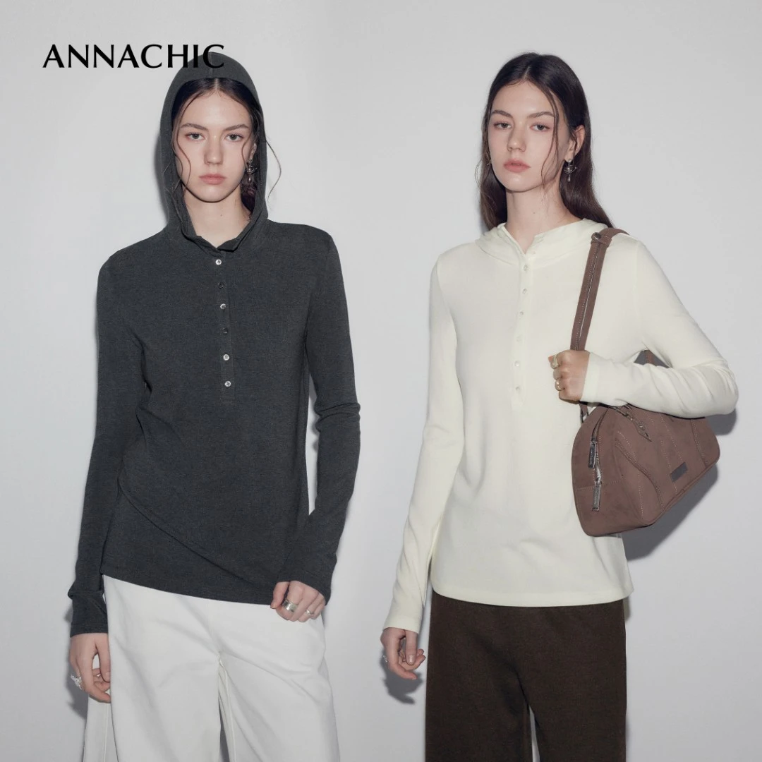 ANNACHIC博主造型_时髦亨利领连帽针织T恤女/微宽松打底外穿上衣