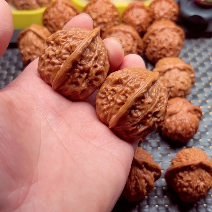 文玩核桃吊坠大红袍