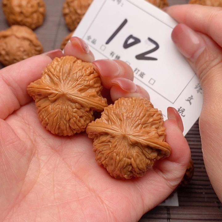 文玩核桃吊坠38正磨102