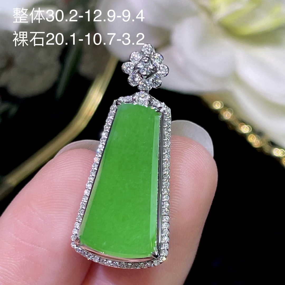 高端翡翠天然缅甸A货18k金镶嵌钻石阳绿 冰阳绿辣绿色无事牌吊坠