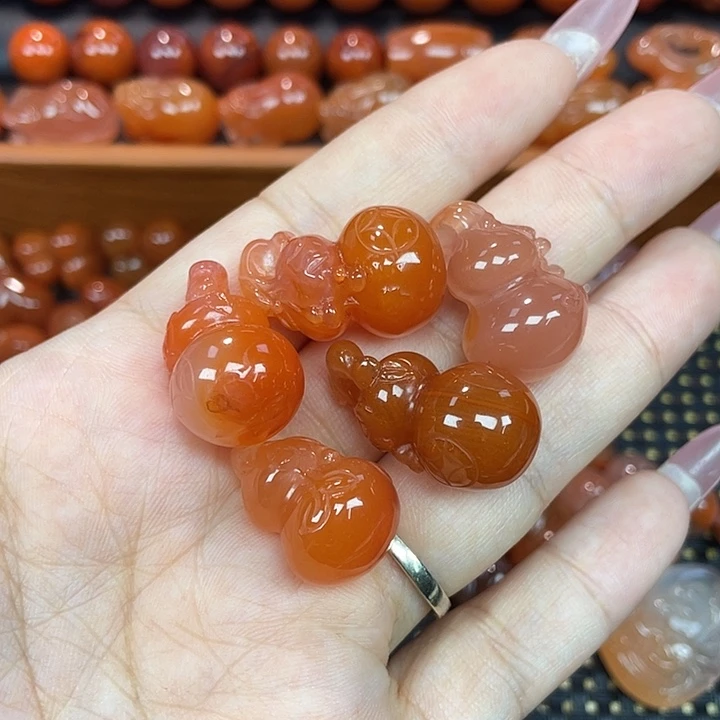 麻***奶南红玛瑙未镶嵌颈饰葫芦