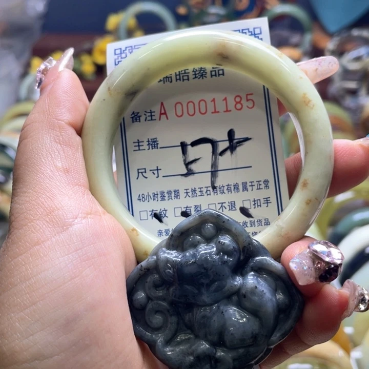 蛇纹石玉手镯未镶嵌