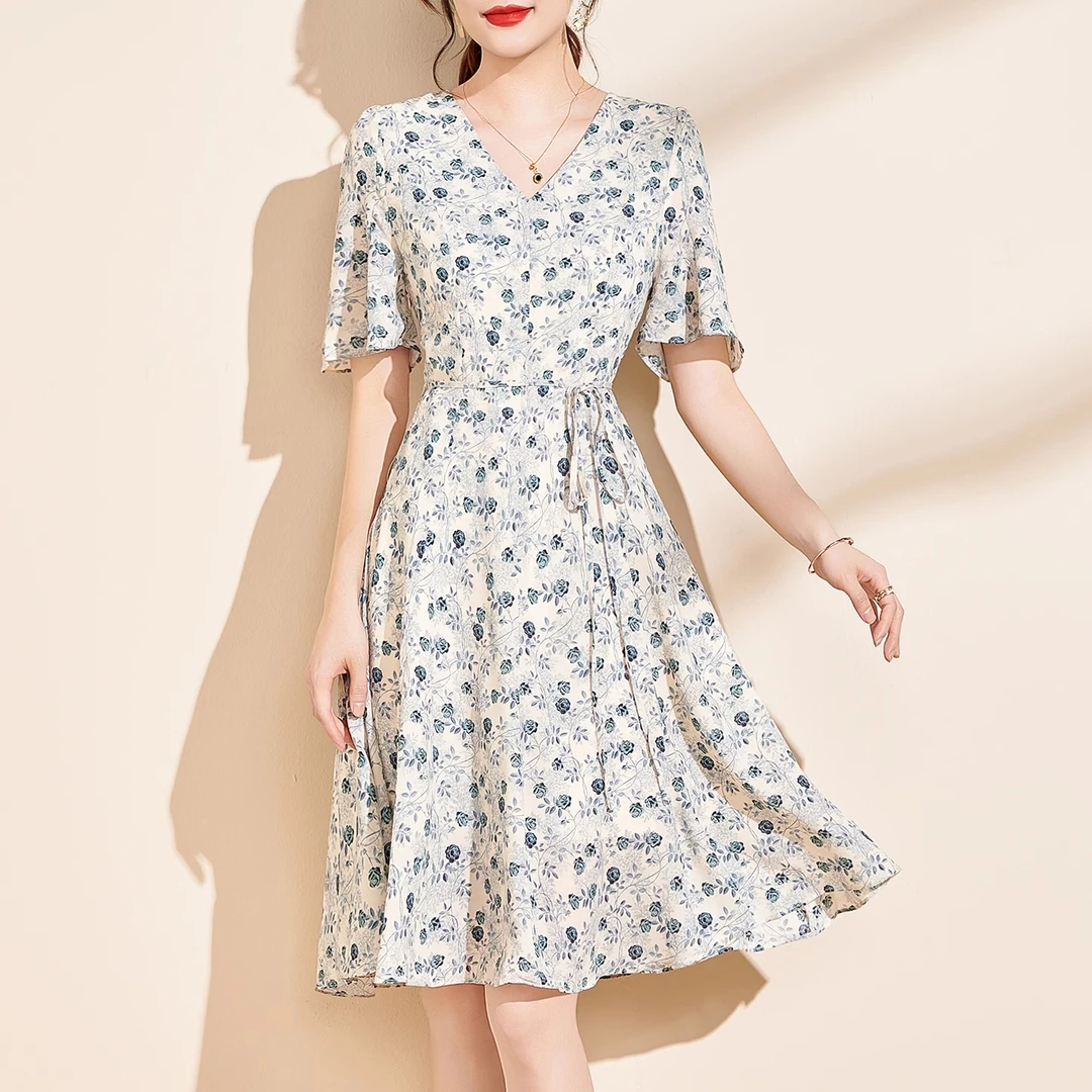 v领优雅气质夏季碎花连衣裙2025新款女度假修身显瘦收腰中长款裙