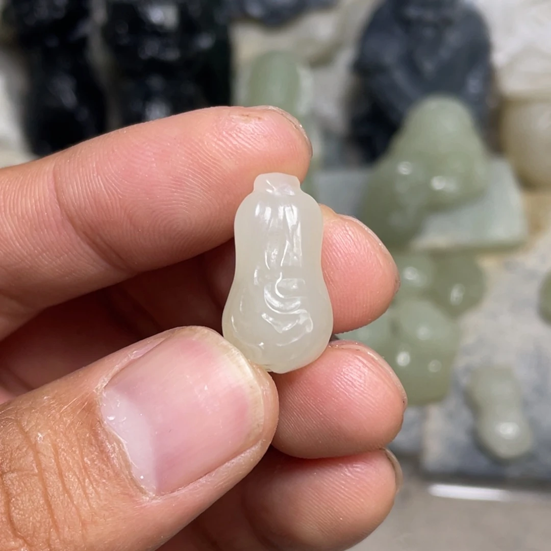 颈饰未镶嵌和田玉