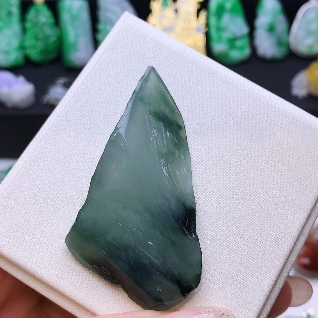 翡翠未镶嵌颈饰随行
