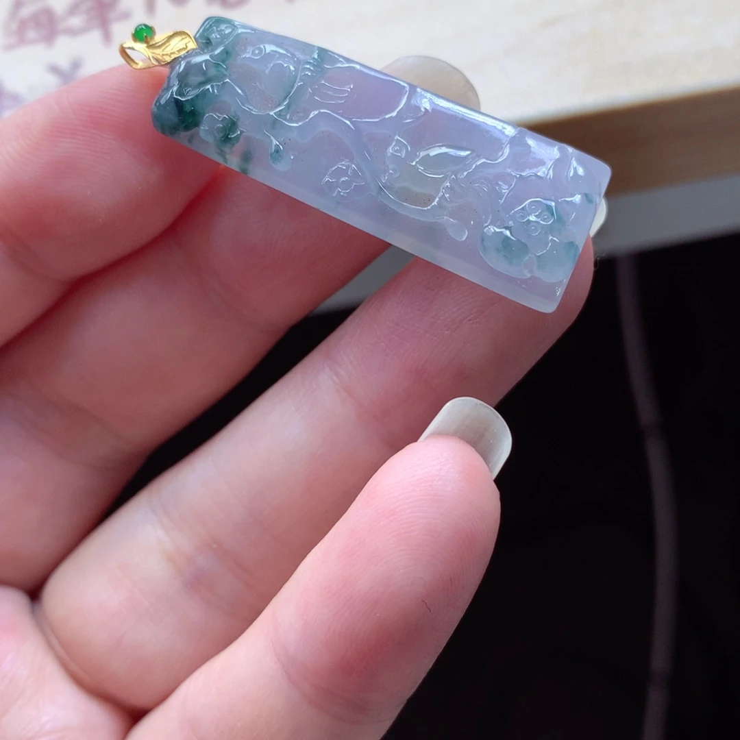 翡翠颈饰18K金镶嵌君**夏吊坠