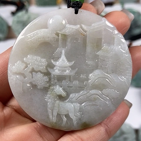 翡翠颈饰未镶嵌山水马到成功洒黄翡翠福利翡翠