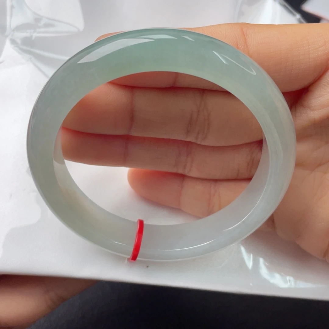 翡翠手镯未镶嵌正圈