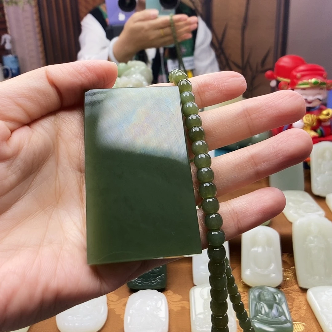 颈饰未镶嵌和田玉兵*