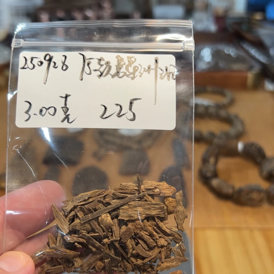 伍 250928 75款老星洲沉 重约3.00