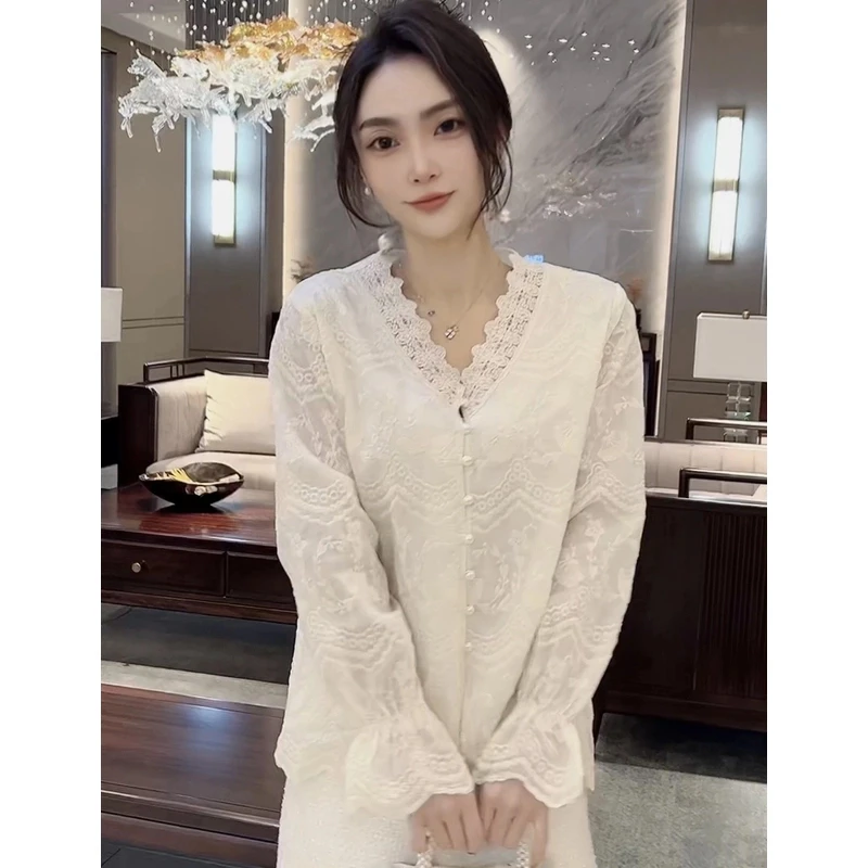 2629#时尚国风新款V领花边珍珠纽扣开衫女打底衫