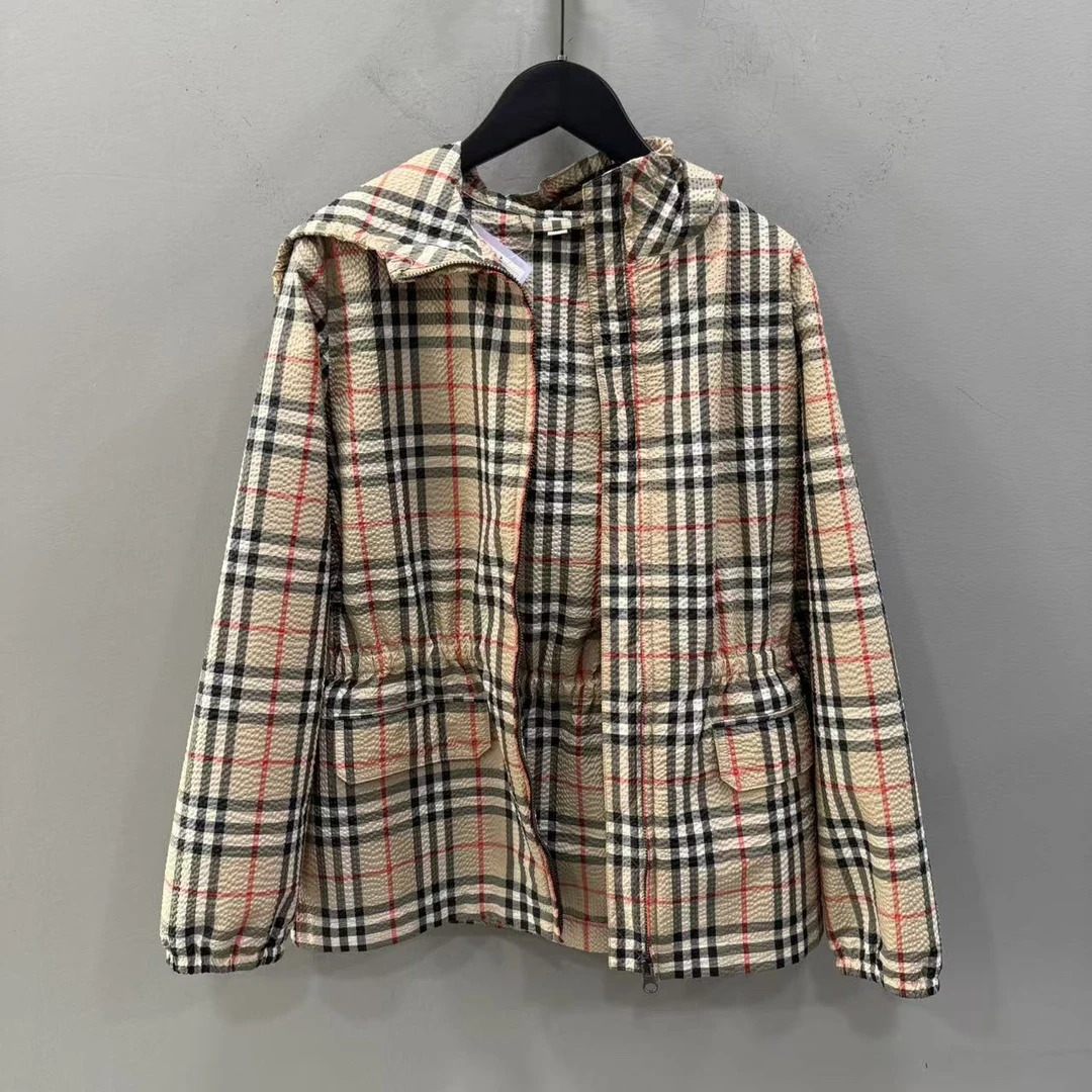 99新 BURBERRY/博柏利  肩宽39胸围100衣长60