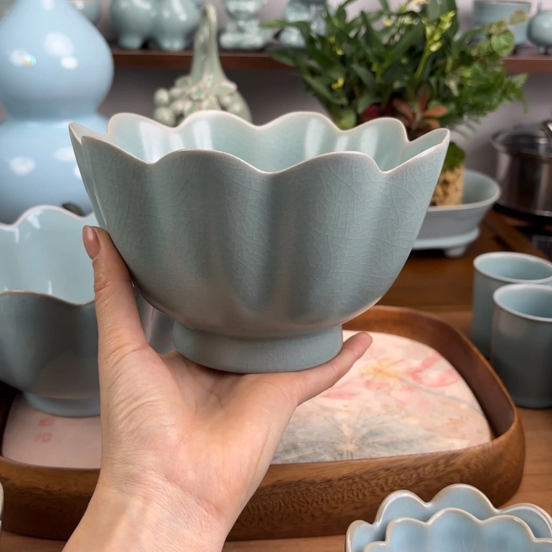 仿古釉大号莲花碗微微瑕