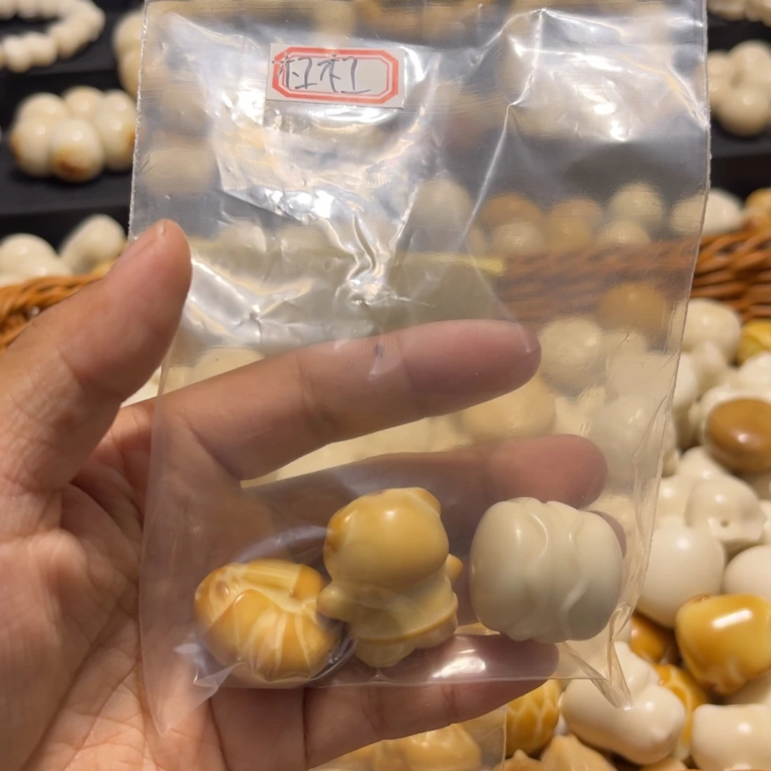 杠***杠吊坠菩提根/象牙果瑕疵