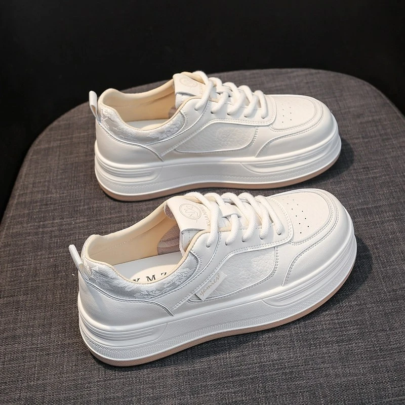 Moleubak小白鞋女款2025新款春秋季百搭厚底增高软底不累脚板鞋女