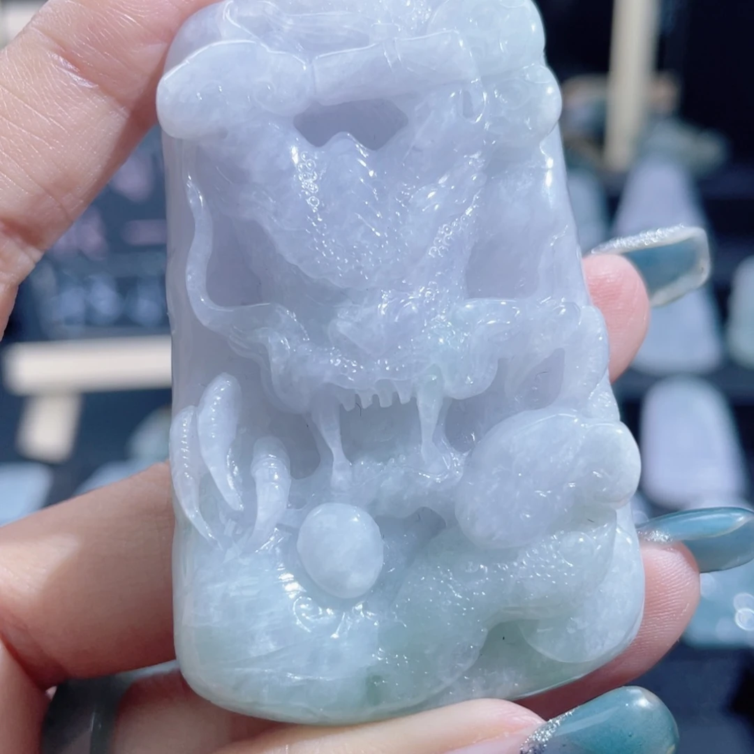 翡翠未镶嵌颈饰龙牌