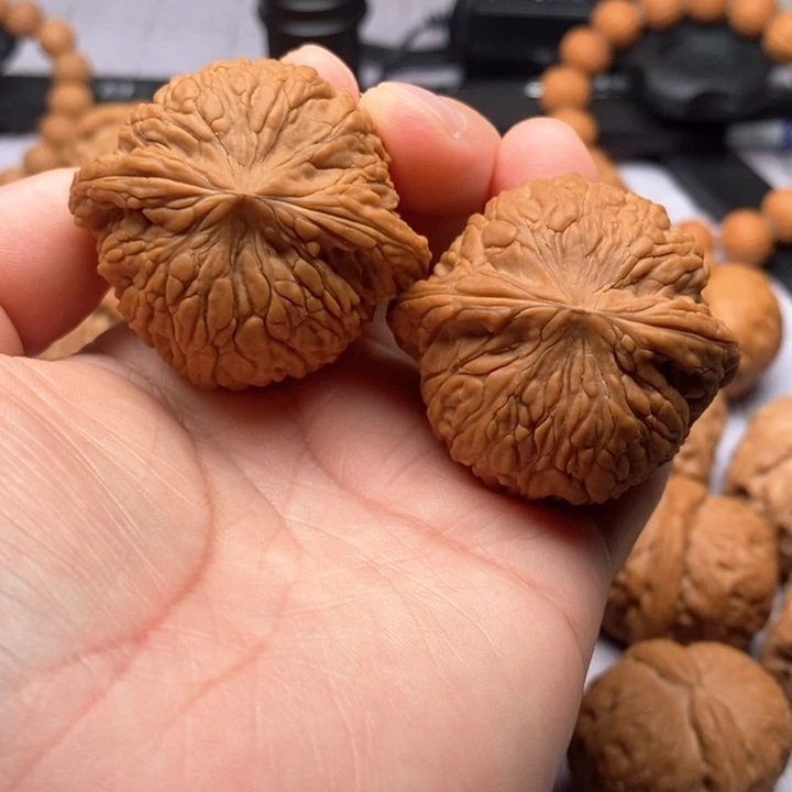 文玩核桃把件绣球