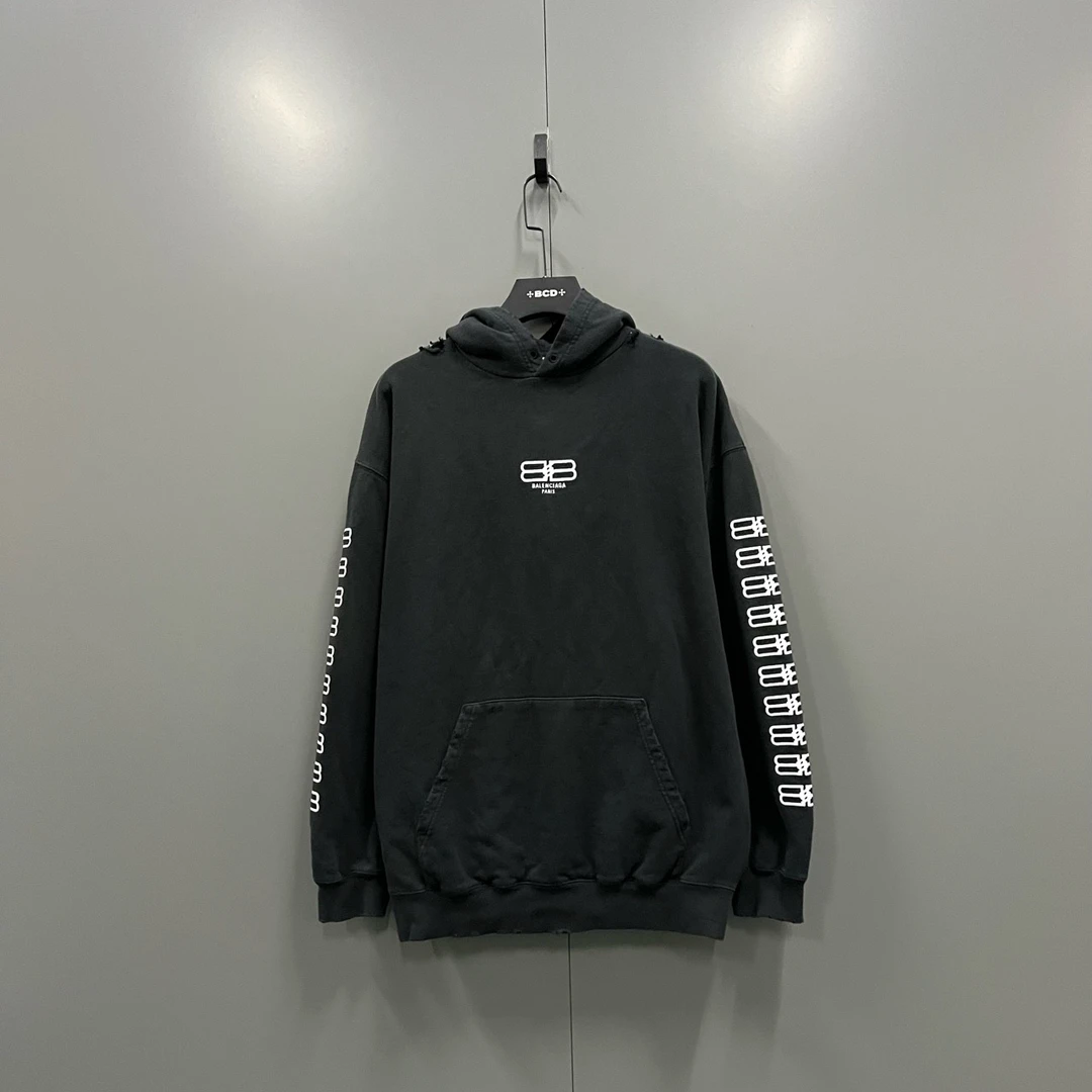 95新 Balenciaga/巴黎世家 q213 双B刺绣麒麟臂帽衫 S码/瑕疵