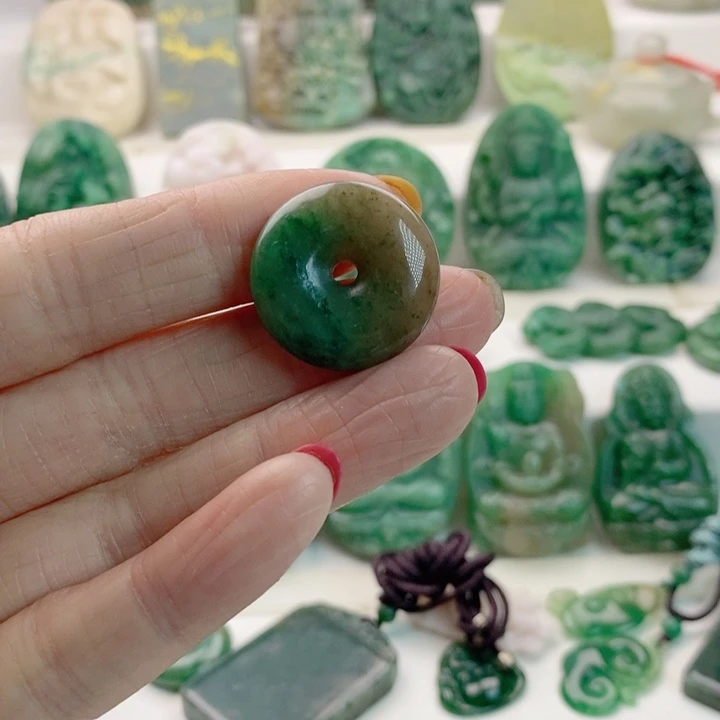 独山玉未镶嵌颈饰