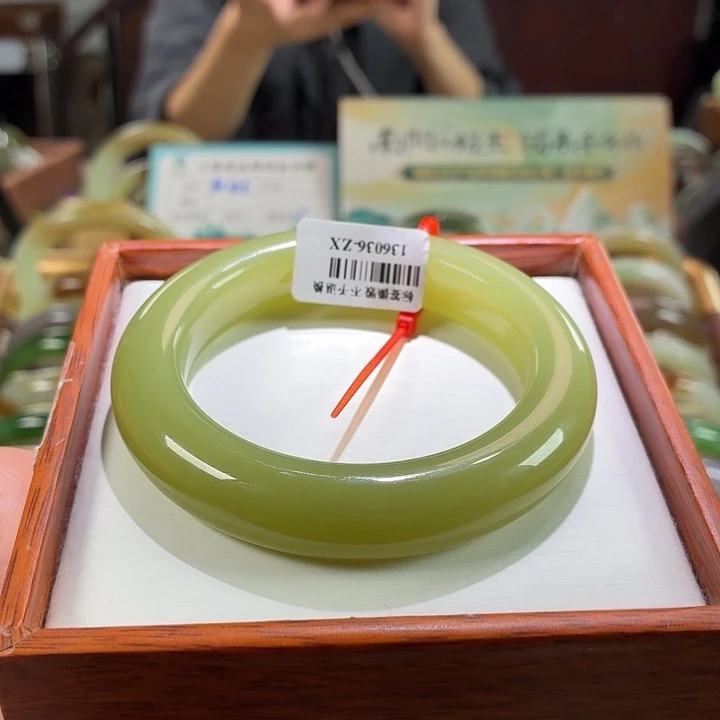 未镶嵌手镯和田玉17。 56/57