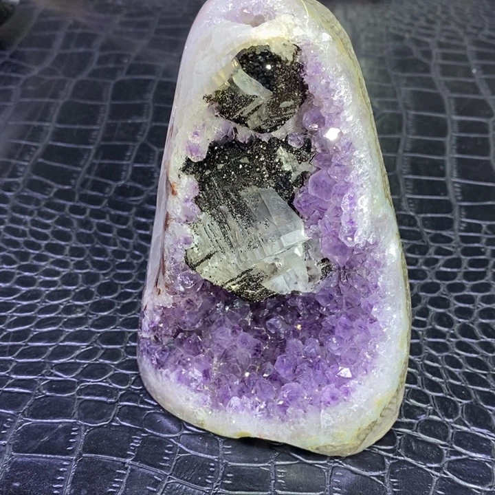 紫晶奇石摆件未镶嵌水晶