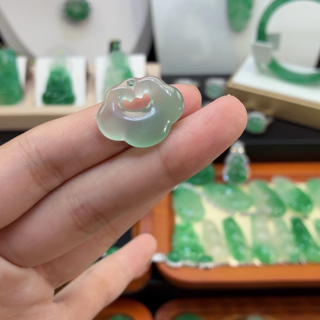 石英质玉（非洲翠）未镶嵌颈饰