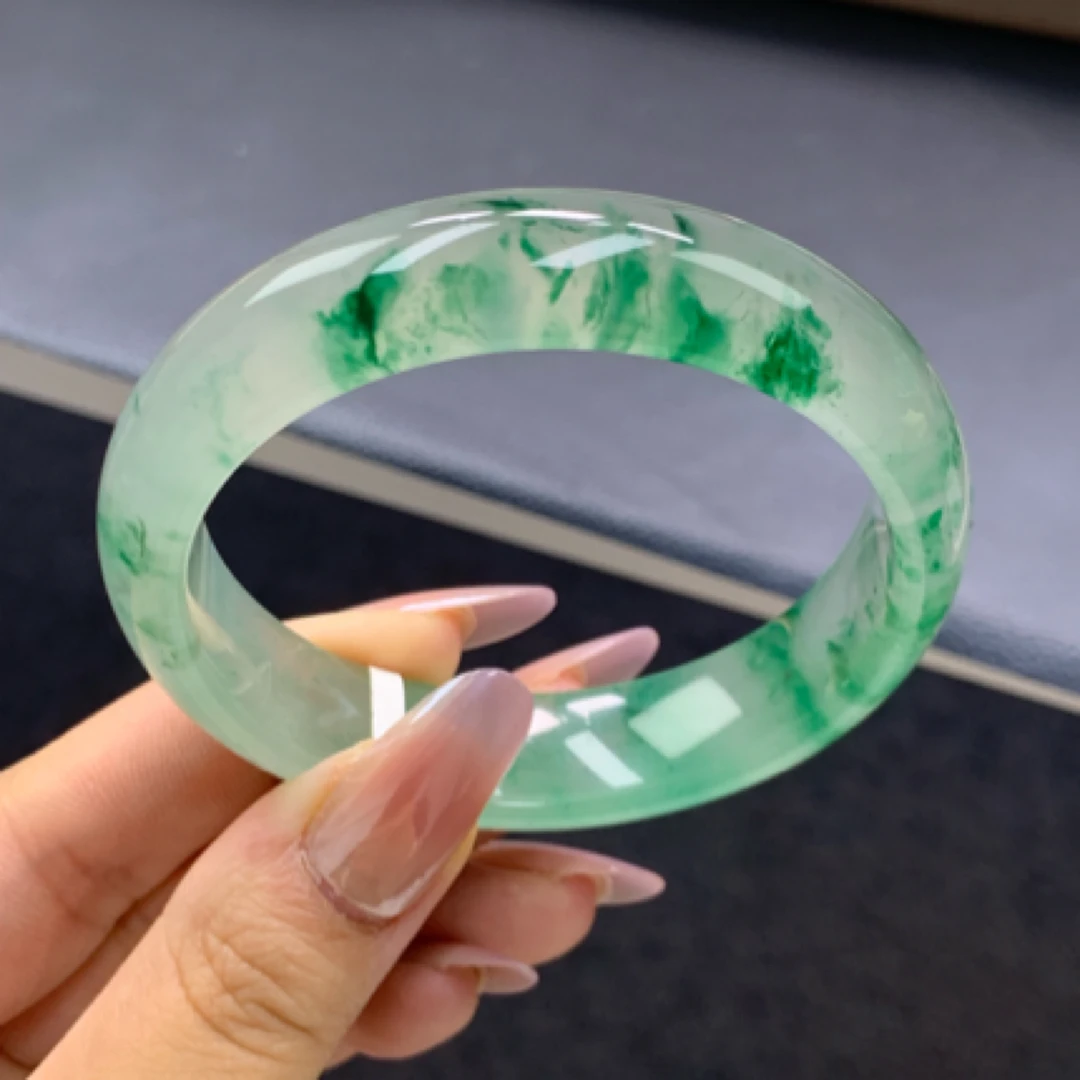 高品质冰底绿色飘花独龙玉