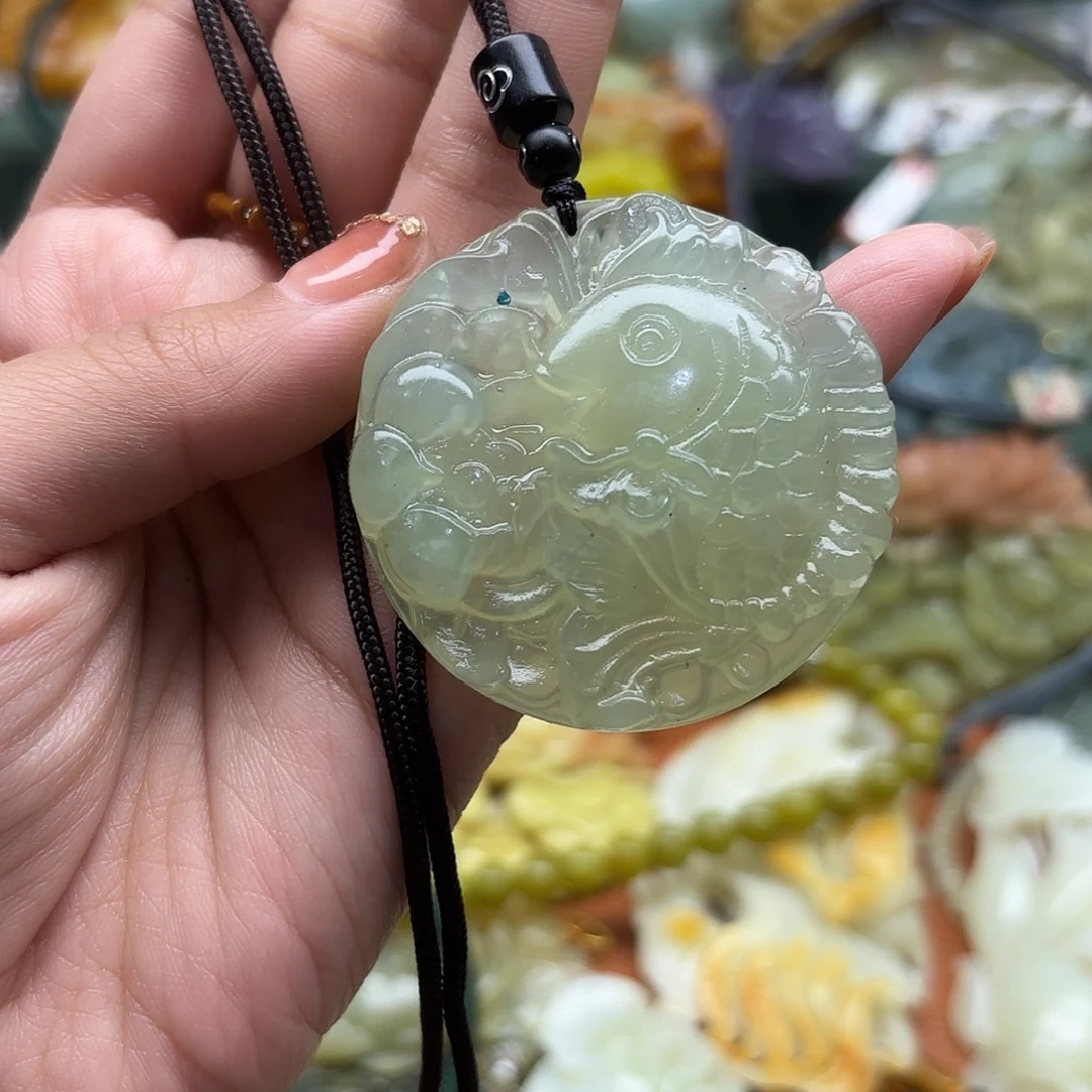 蛇纹石玉未镶嵌吊坠