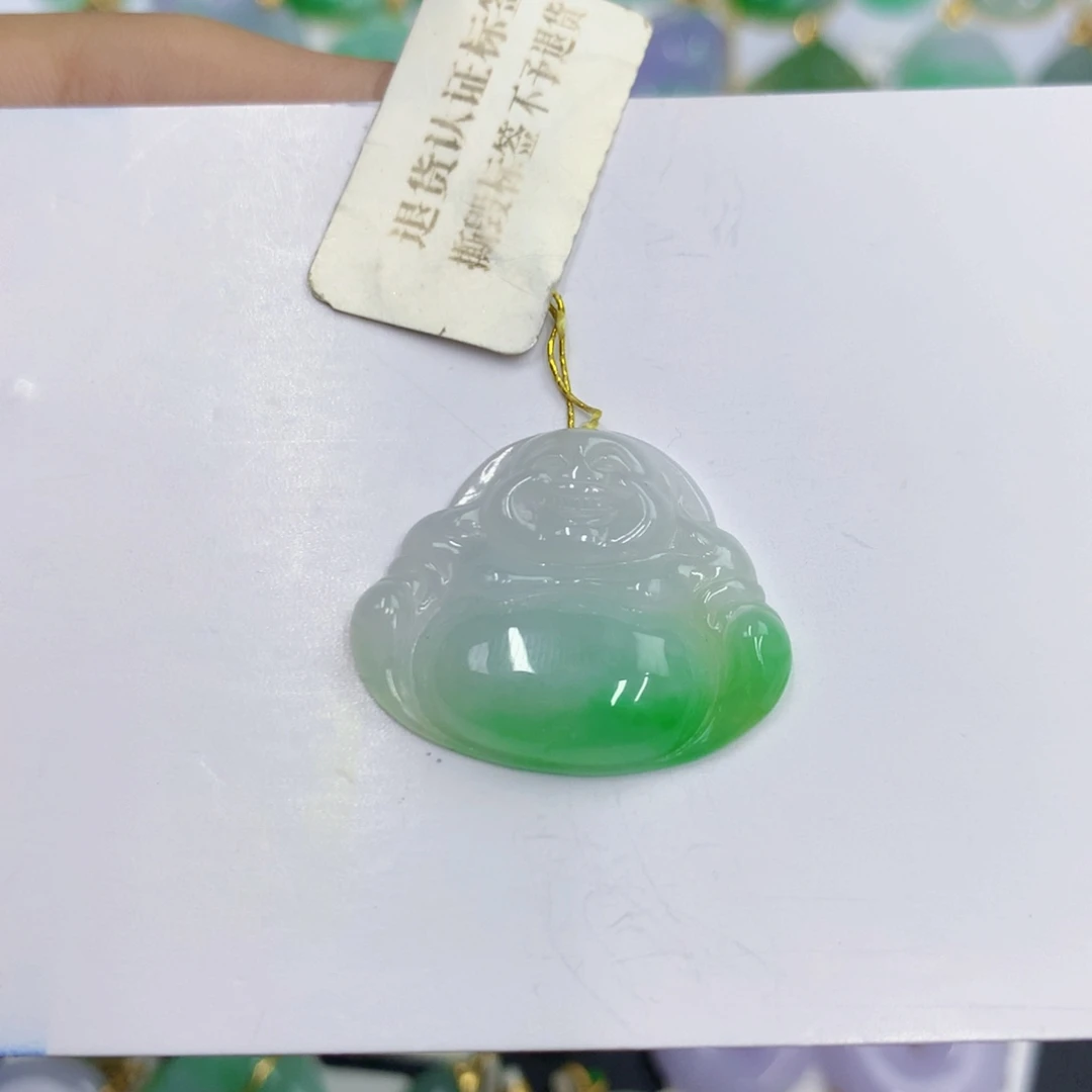 阳***光颈饰未镶嵌翡翠翡翠