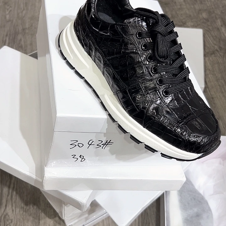 乐***林磨砂皮（牛皮）鳄鱼运动白底39