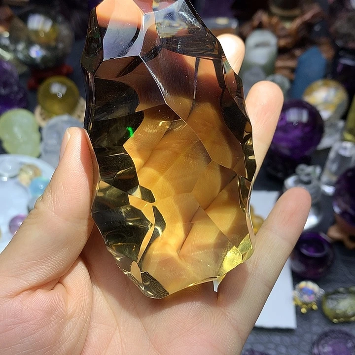 ：***c未镶嵌珠宝半成品水晶