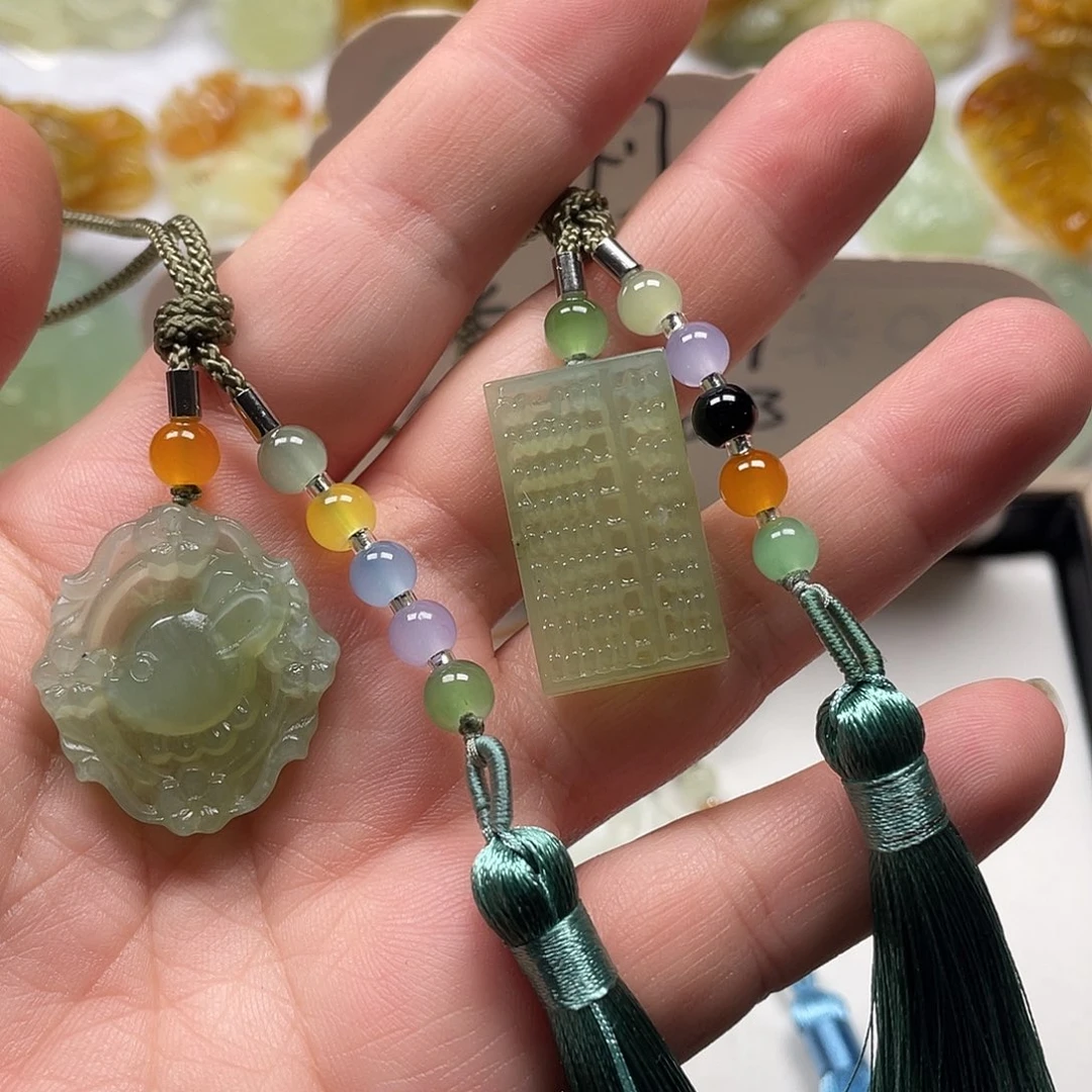 蛇纹石玉未镶嵌颈饰