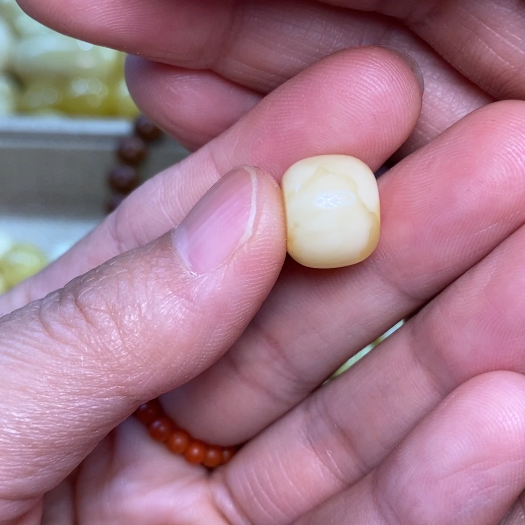梦***场琥珀未镶嵌裸石原矿蜜蜡配珠