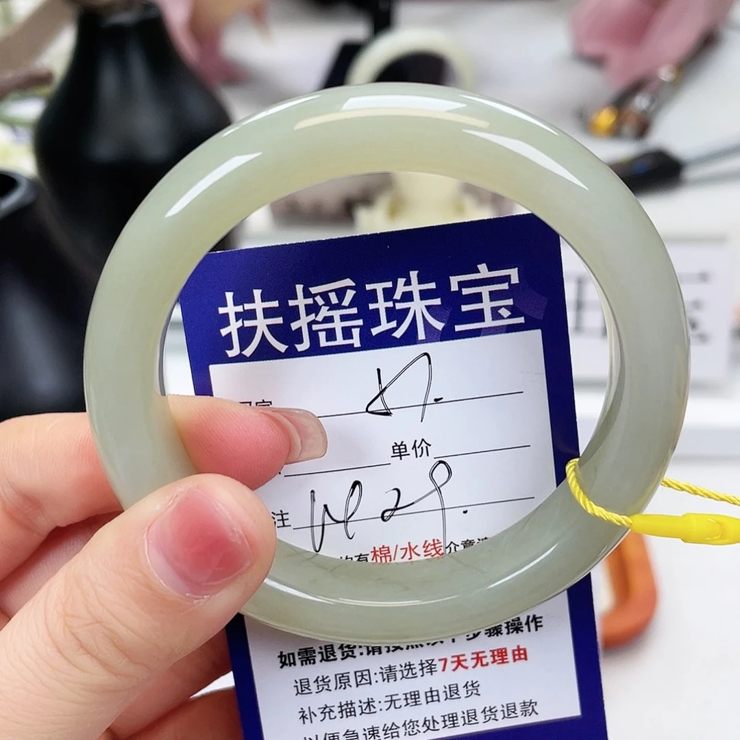 和田玉手镯未镶嵌