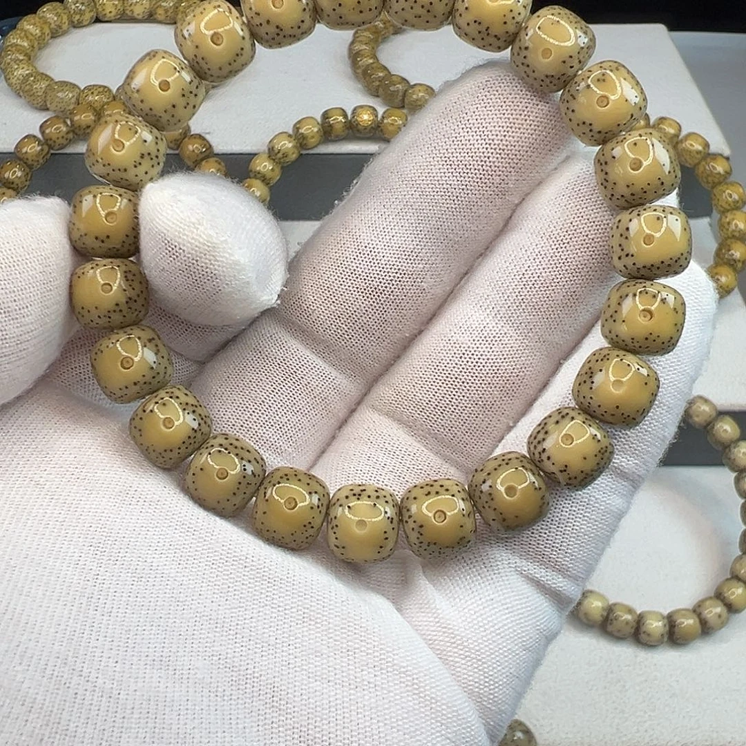 半***羊吊坠星月菩提石玉料10×9大眼睛