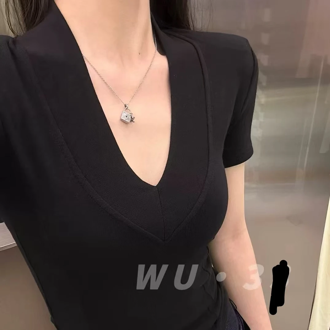 《霞华》2025新款时尚气质百搭性感修身V领短袖上衣