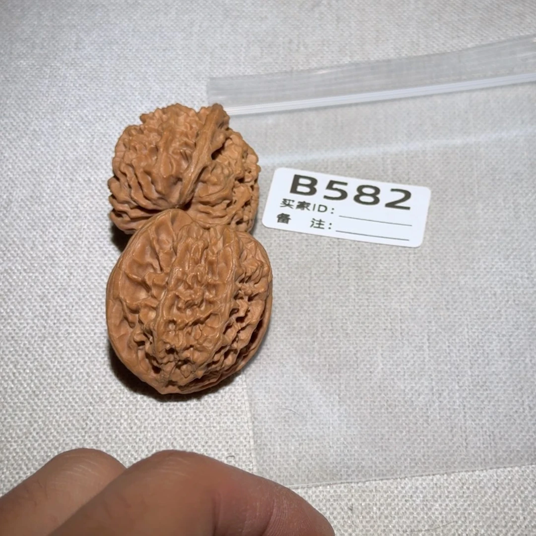 文玩核桃吊坠野牛582