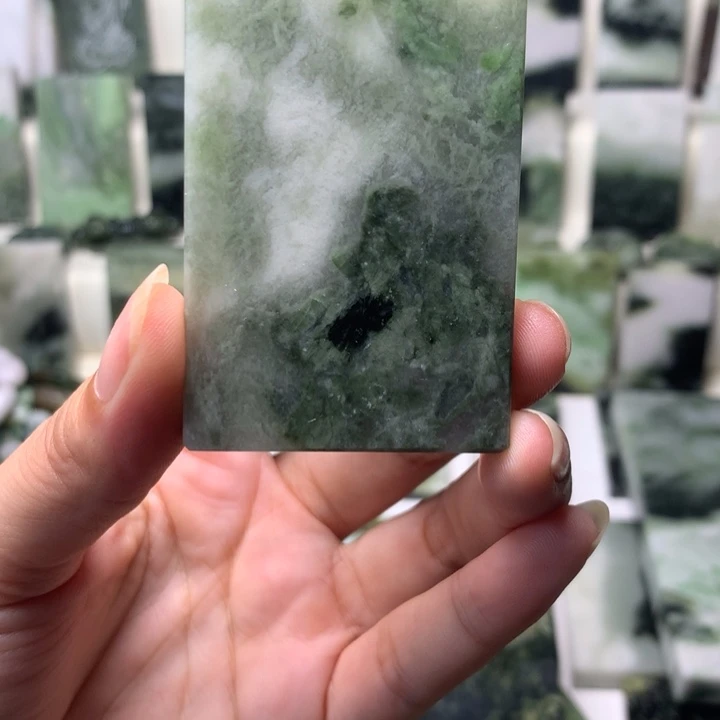 独山玉未镶嵌颈饰