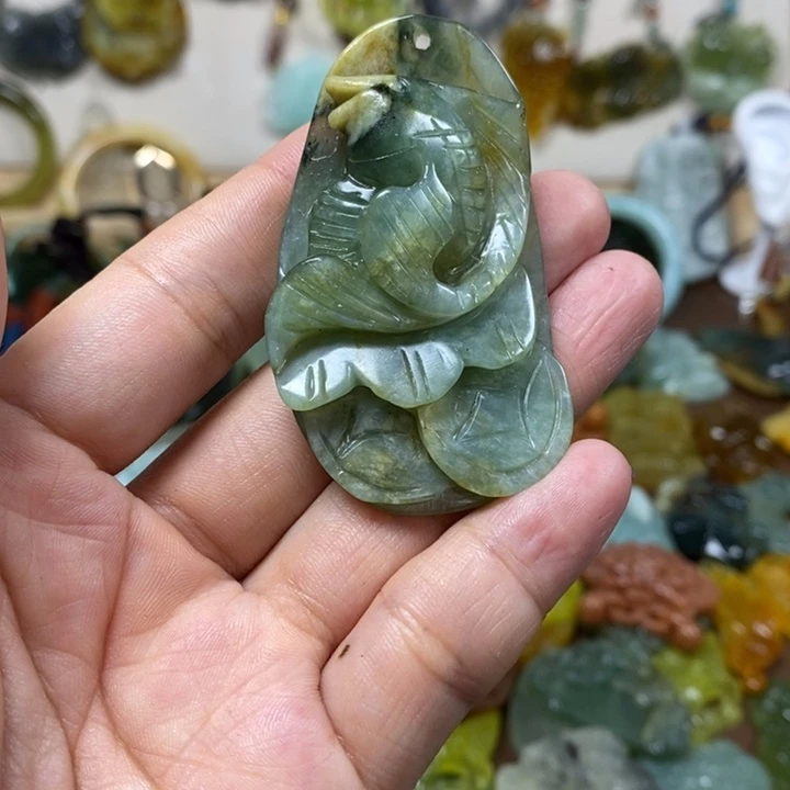 蛇纹石玉未镶嵌吊坠