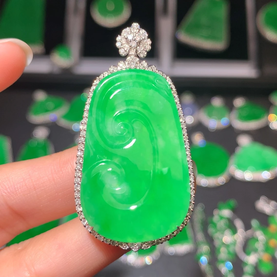 翡翠颈饰18K金镶嵌猫****猫翡翠