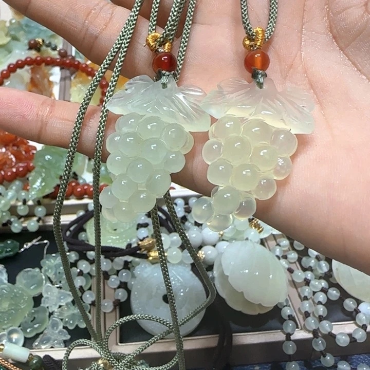 蛇纹石玉未镶嵌吊坠