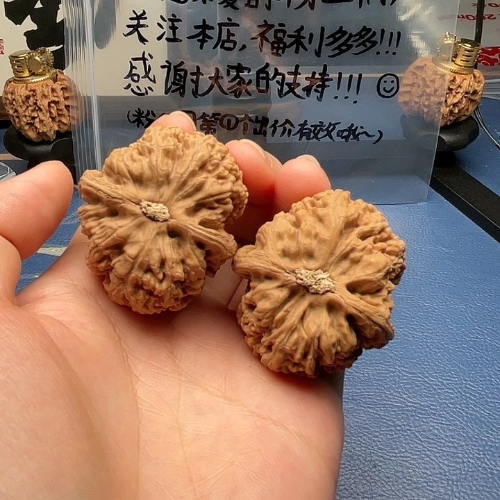 大***人文玩核桃吊坠粗筋