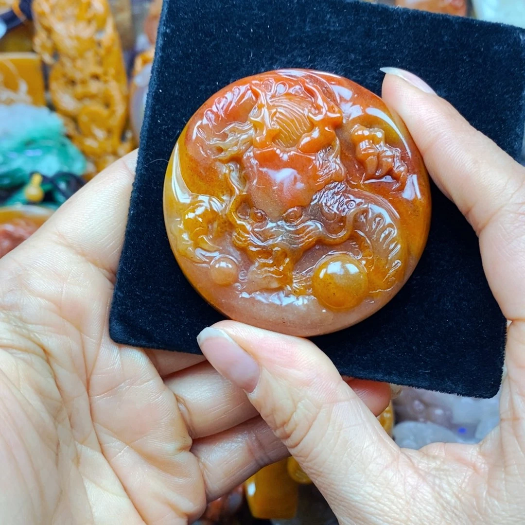 未镶嵌石英质玉（黄龙玉）颈饰