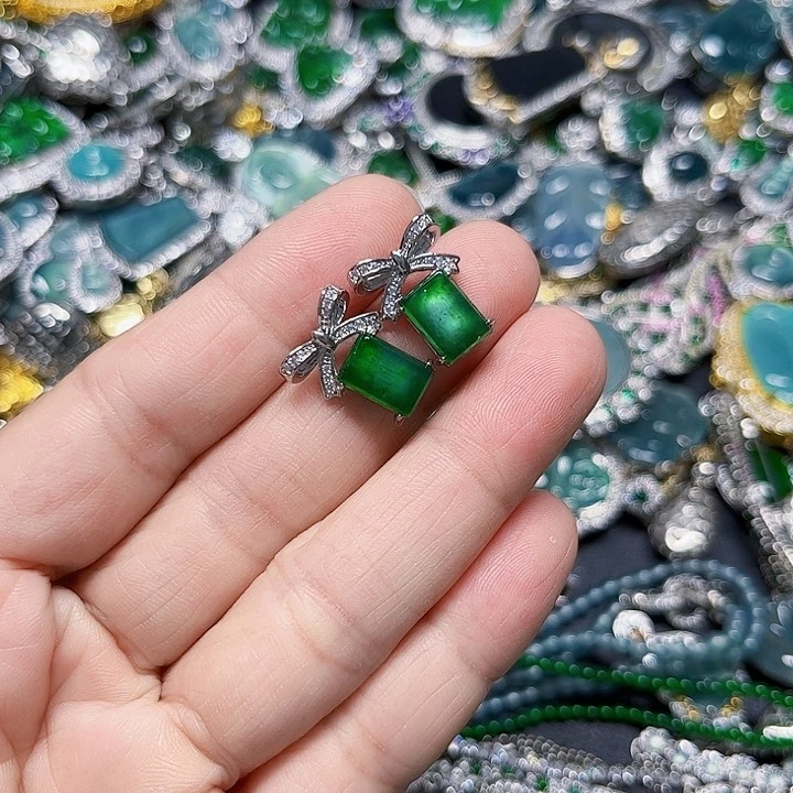 翡翠未镶嵌颈饰天然翡翠A货镶嵌