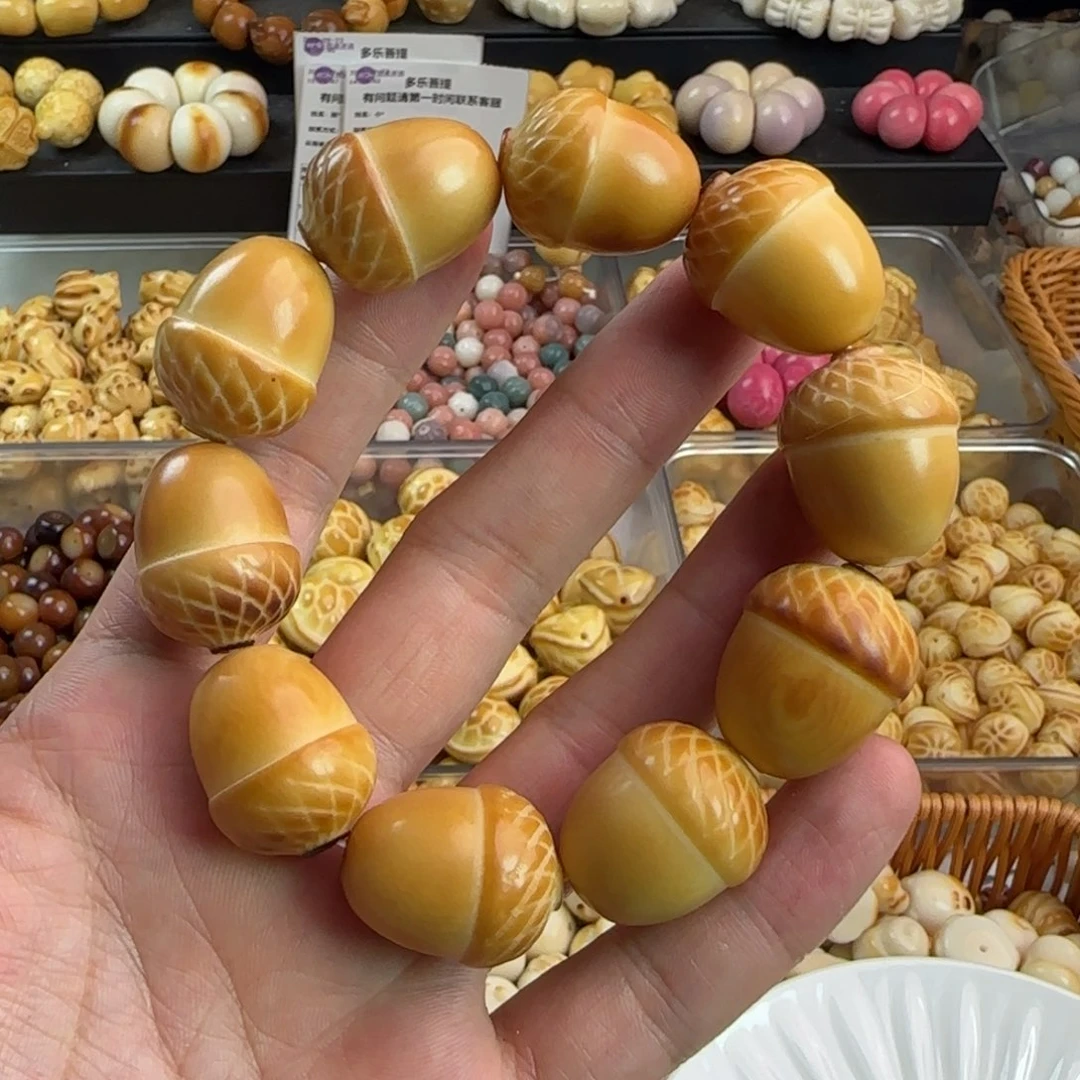 吊坠菩提根/象牙果炭烤松果手串一条