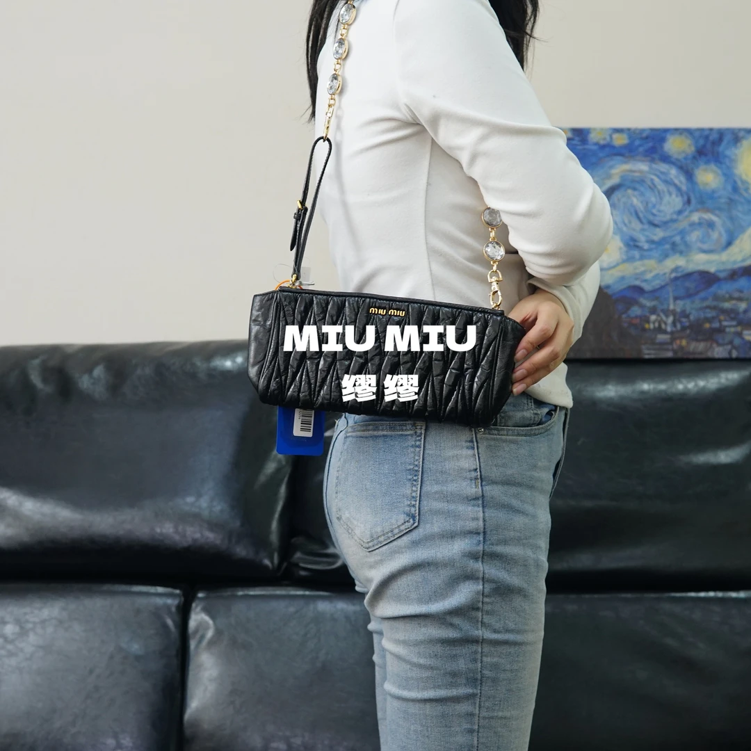 95新 MIU MIU/缪缪 miumiu/黑色褶皱单肩包/KH02112214/2214