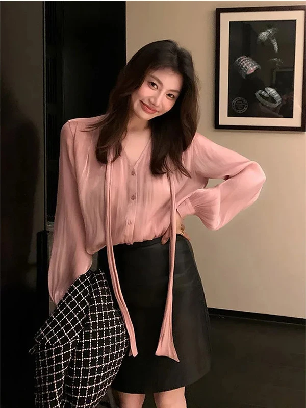 法式慵懒风粉色灯笼袖v领衬衫女2025早秋新款设计感长袖飘带上衣