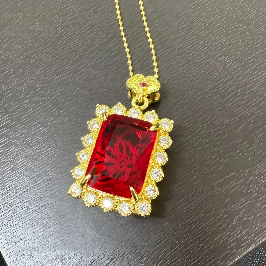 高定—典藏级 炽热红精选吊坠（D02)