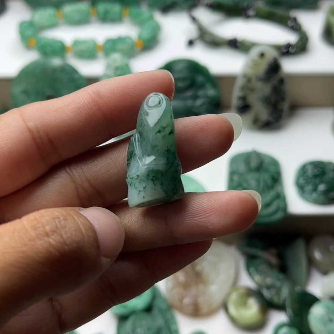 独山玉未镶嵌挂件定制